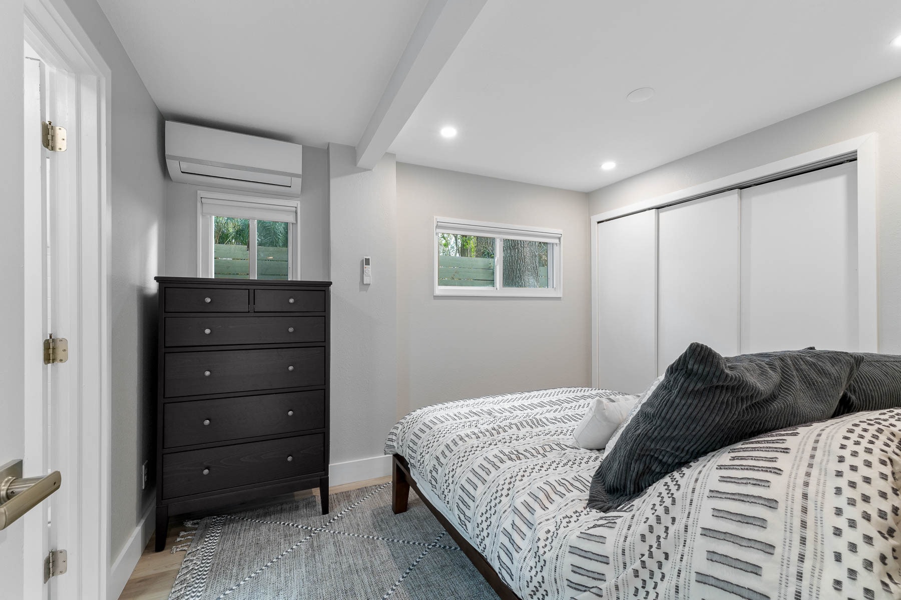 Building Photo - 228 E Harding St