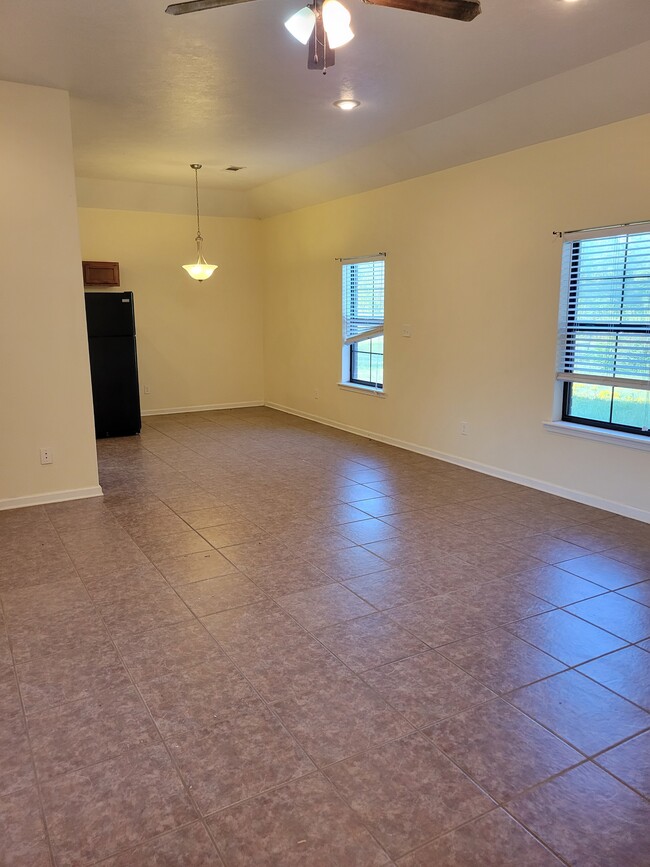 Building Photo - 210 Small Oaks Rd