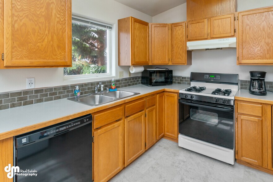 Building Photo - 2630 Klamath Dr