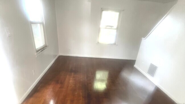 Building Photo - 25 Evers Ct