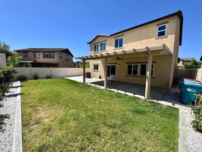 Building Photo - Stunning 4 bedroom 3 bathroom Murrieta hom...