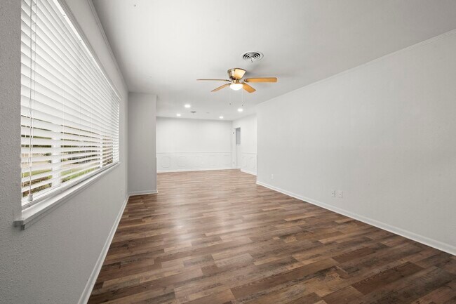 Building Photo - 205 Taft Ave