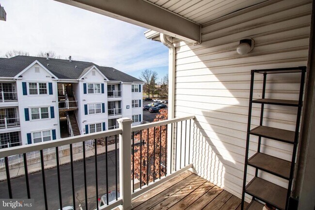 Building Photo - 1337 Waterford Dr