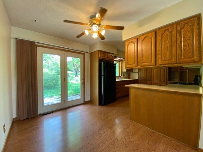 Building Photo - Available May 29th, 2026!