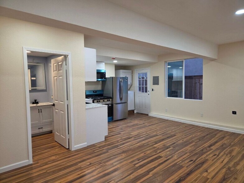 Building Photo - 3430 Corte Viejo