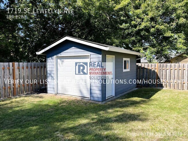 Building Photo - 1719 SE Lewellyn Ave