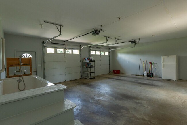 Building Photo - 4 Bed, 3, Bath Single Family Home in Ranson, WV