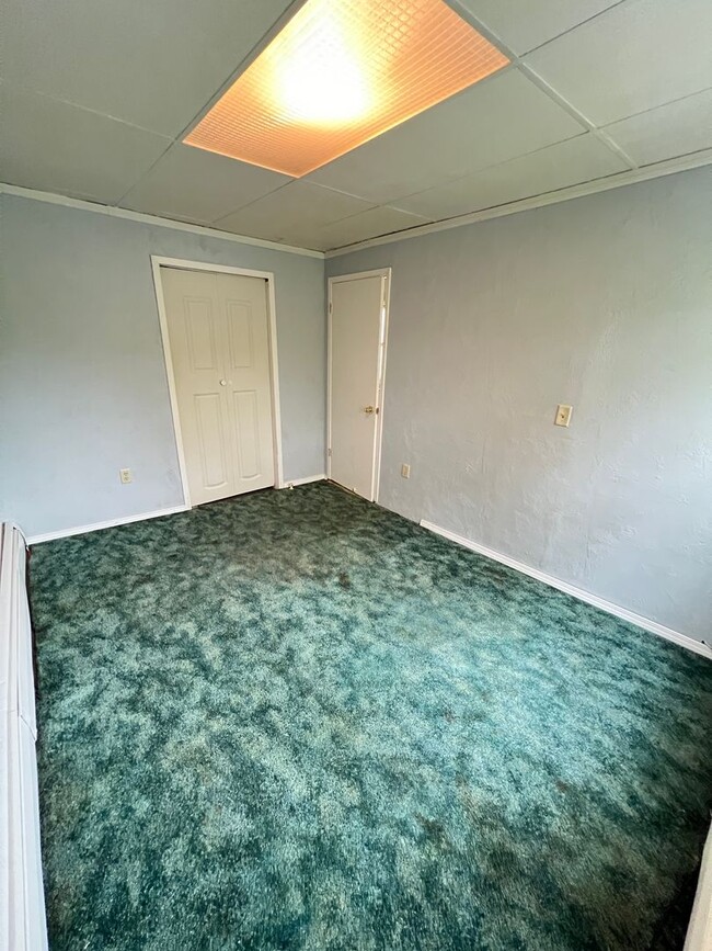 Building Photo - Large 3 Bedroom, 2 Bathroom Home in Billin...