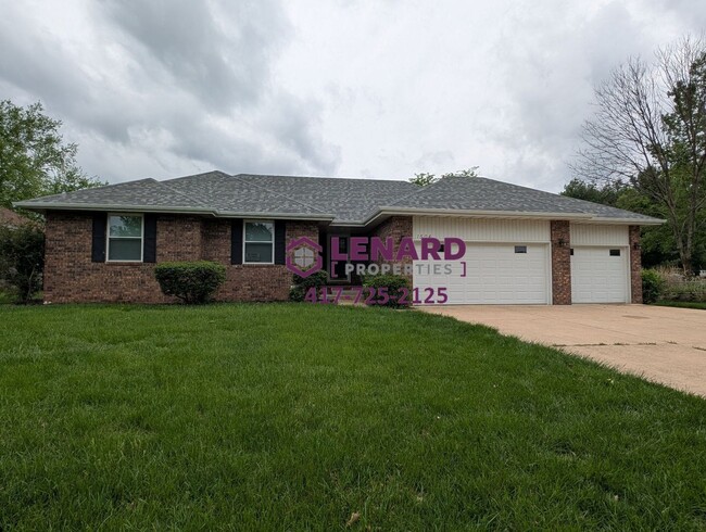 Primary Photo - Spacious 3 Bedroom Home!
