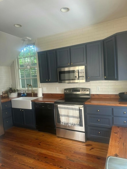 Building Photo - 9 Bogard St