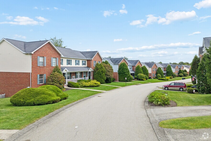 Building Photo - Edgewood Manor