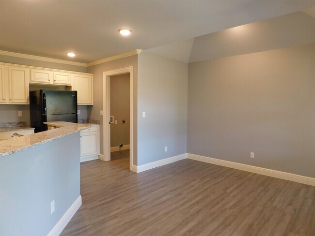 Building Photo - 9005-9007 Sandra Way