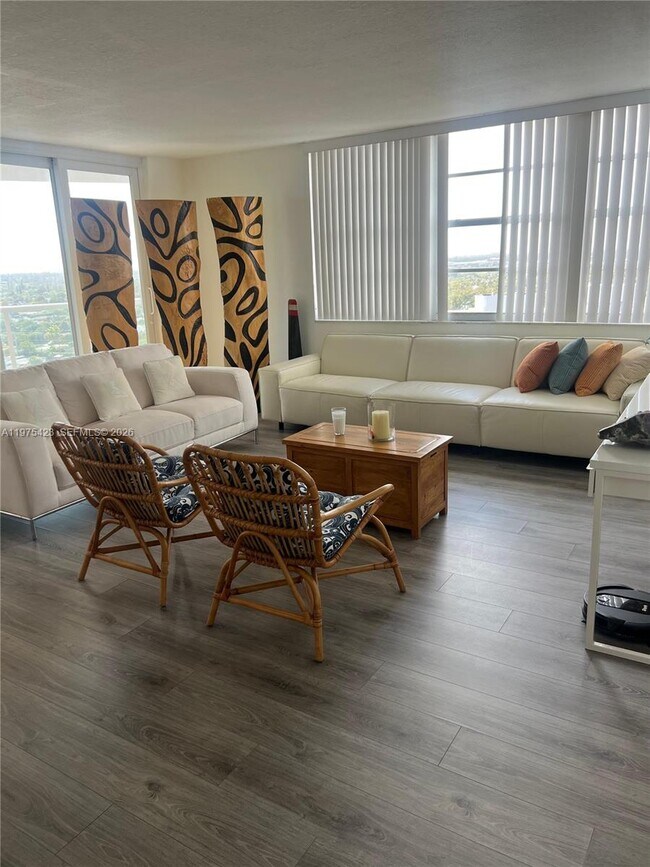 Building Photo - 1351 NE Miami Gardens Dr