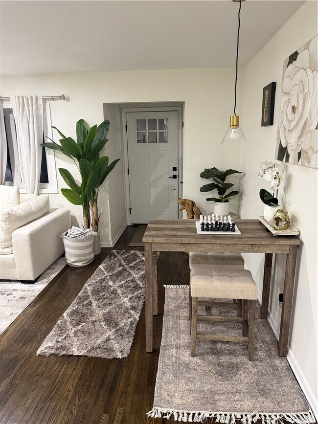 Building Photo - 1560 Blossom Rd