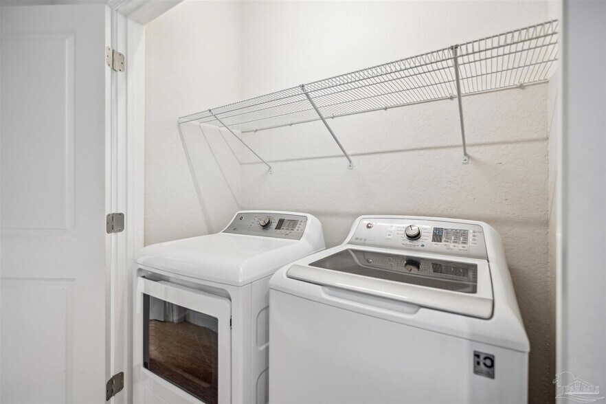 Building Photo - 912 N 8th Ave