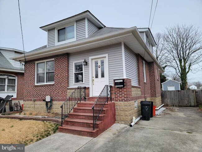 Building Photo - 127 Delaware Ave