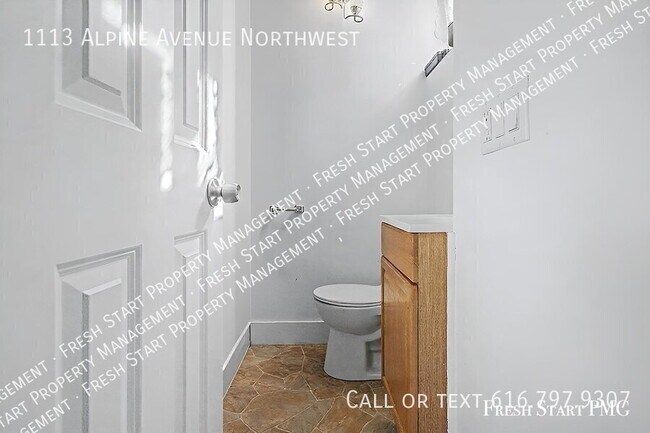 Building Photo - 1113 Alpine Ave NW