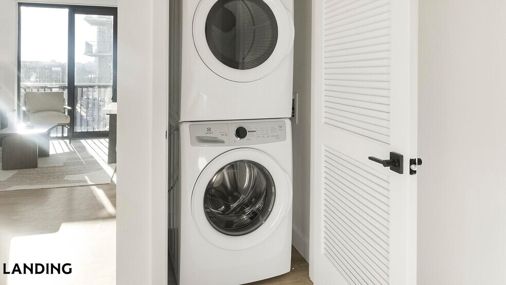 Building Photo - 1007 S Mint St