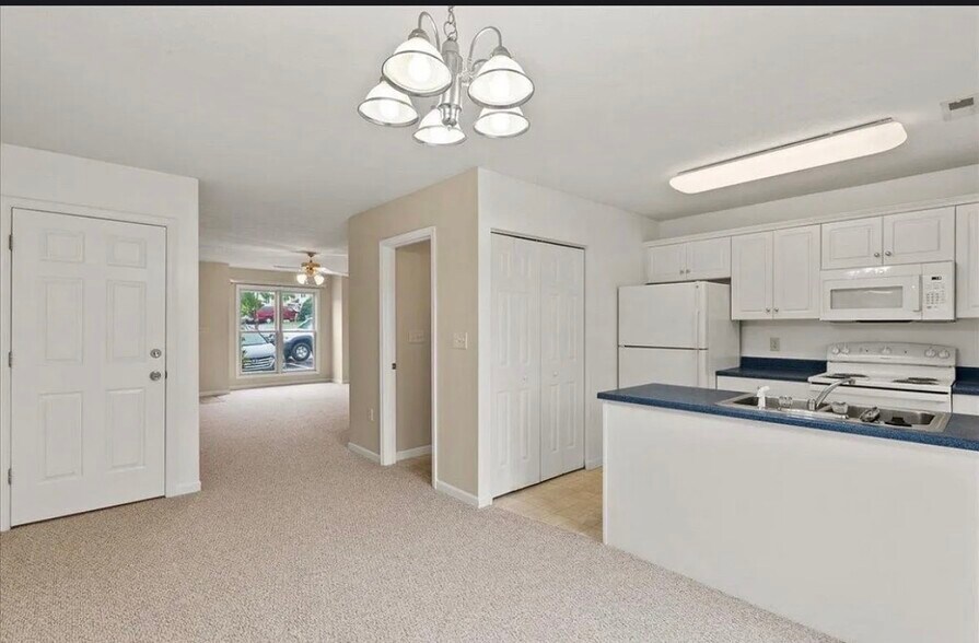 Building Photo - 781 Merlins Way