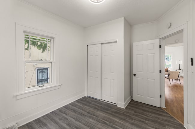 Building Photo - 1714 N Vincent Ave