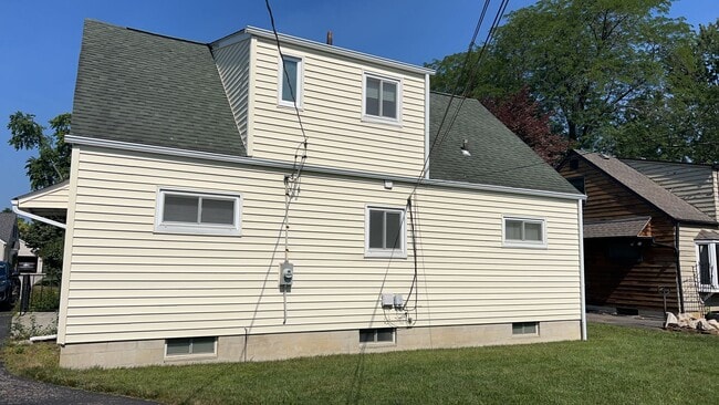 Building Photo - 2772 Brandon Rd