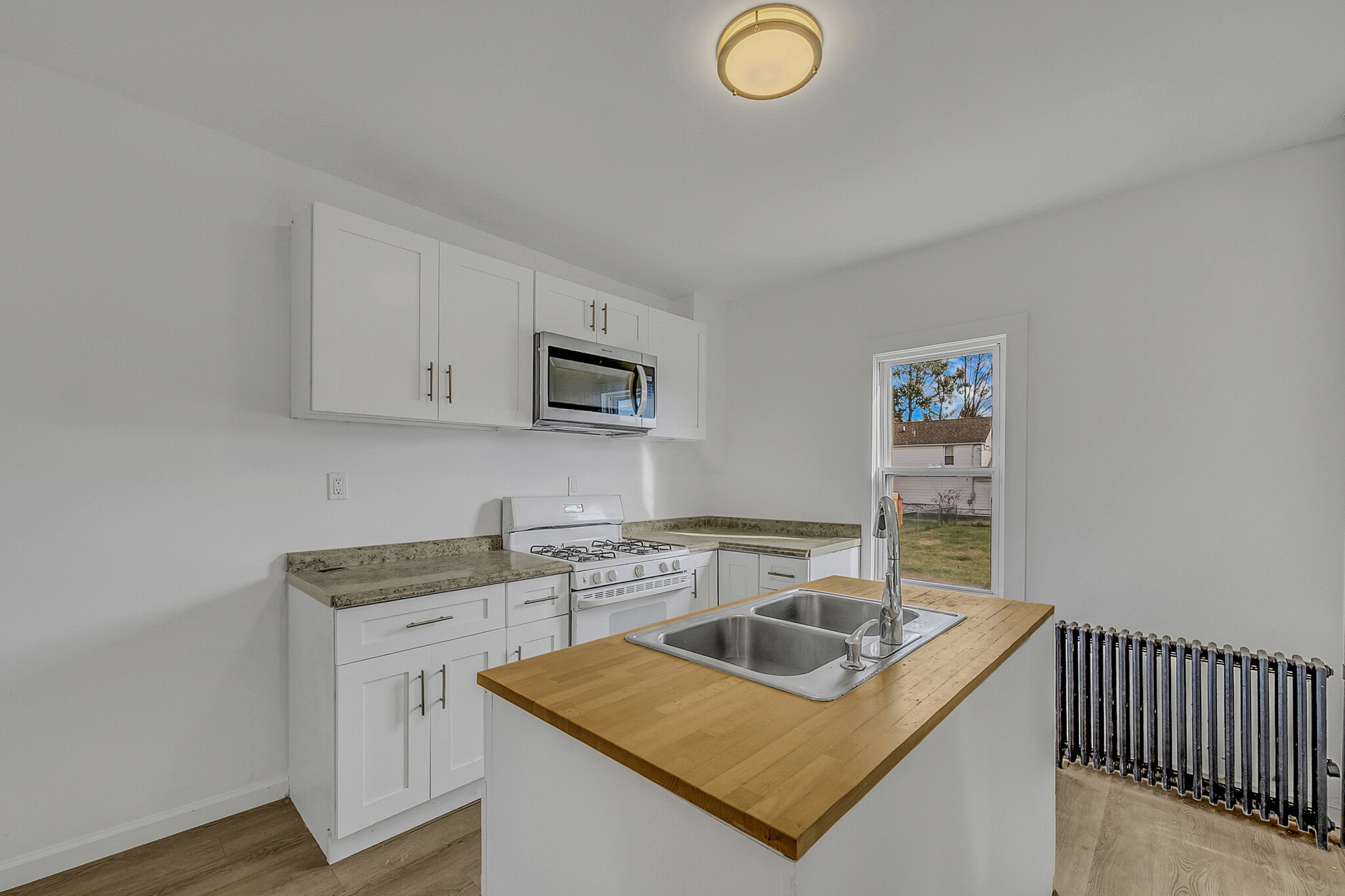 Building Photo - 834 Marcy Ave