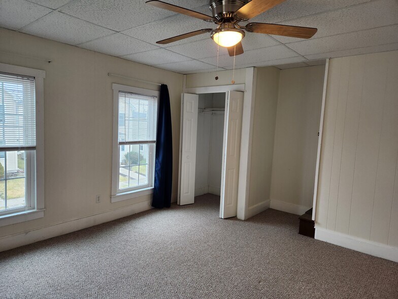Building Photo - 658 Grand St