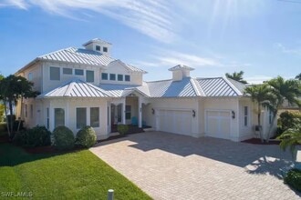 Building Photo - 3107 SE 22nd Pl