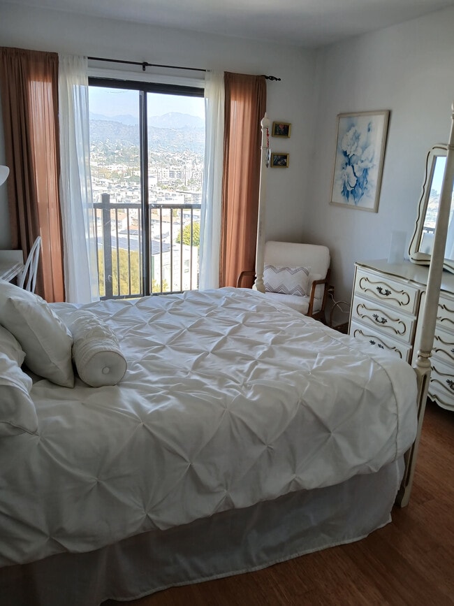 Guest bedroom - 3620 Verdugo Vista Ter