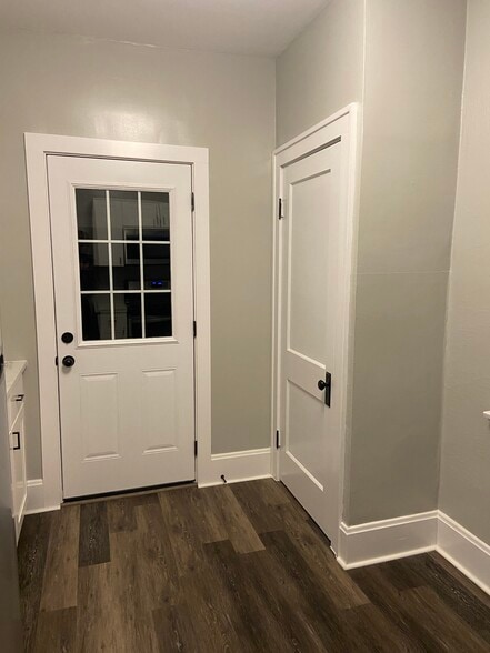 Building Photo - 2112 Cathedral Ave