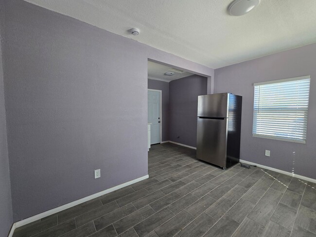 Building Photo - Stunning 1-Bedroom Remodel in Mojave, CA!