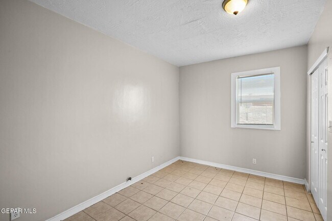 Building Photo - 3125 Van Buren Ave