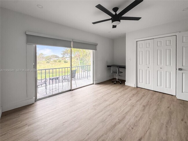 Building Photo - 19100 Bob-O-Link Dr