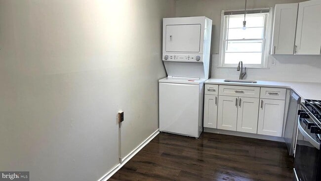 Building Photo - 257 Evergreen Ave