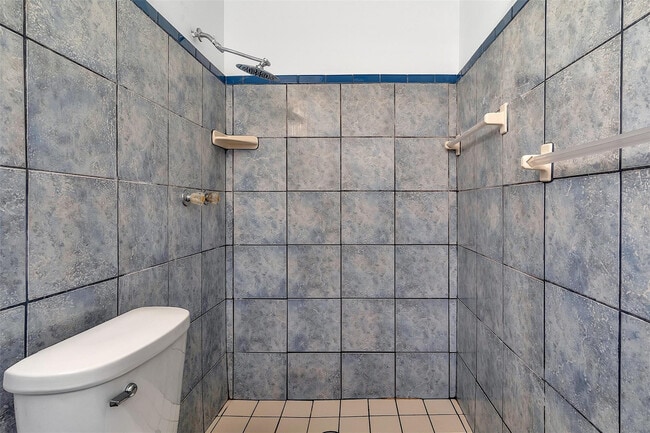 Building Photo - 1049 NW 30th Ct