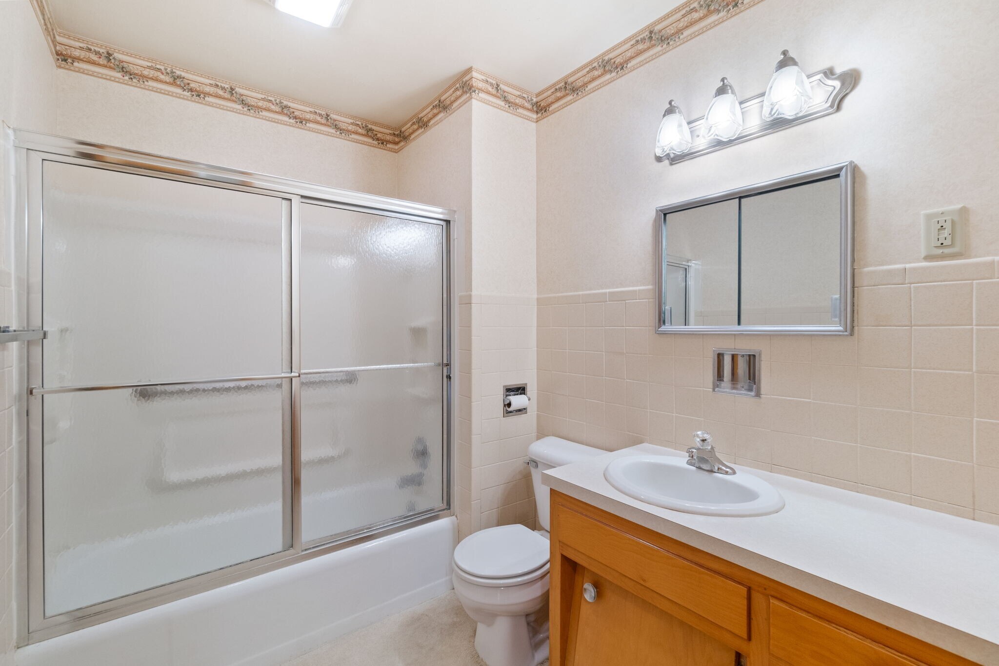 Building Photo - 1238 S Hill Dr