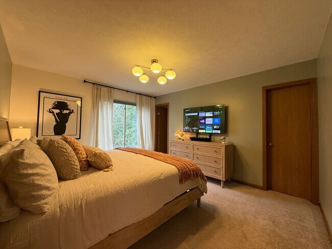 Building Photo - 9736 Flagstone Way