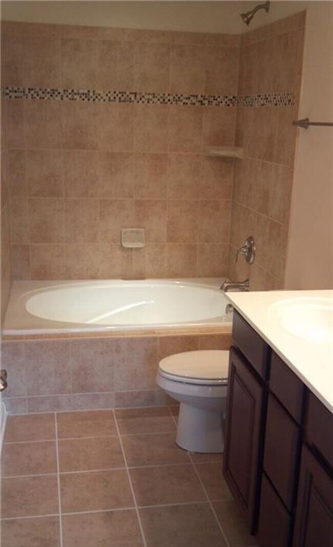 Building Photo - Beautiful Townhome in Charlotte