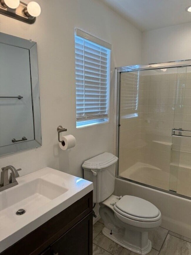 Building Photo - 3126 Silverlake Dr