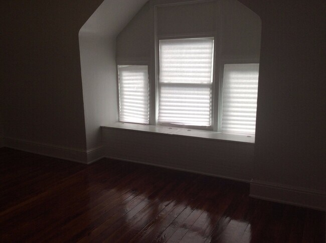 Building Photo - 3 bedroom apartment in York City SD
