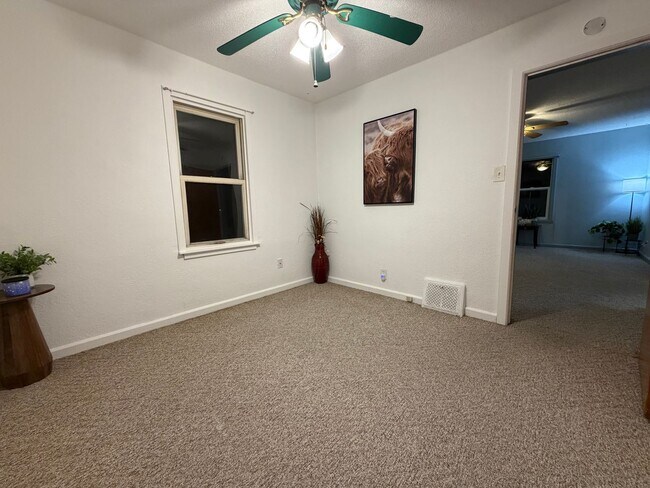 Building Photo - 3 bed, 1 bath home in Evansdale.