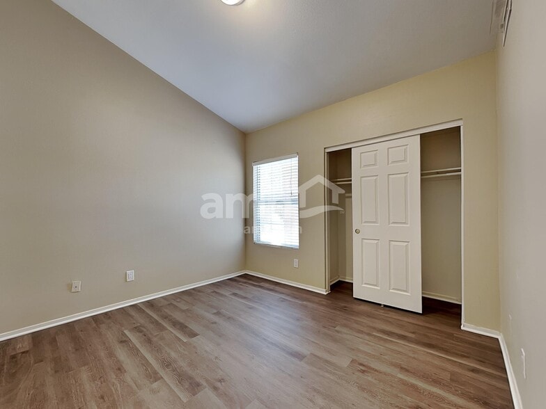 Building Photo - 1214 E Artesian Way