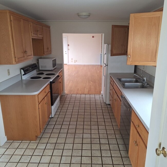 Building Photo - Bath Starboard