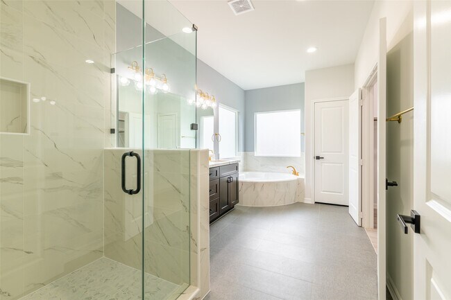 Building Photo - 9606 Champion Heavens Dr