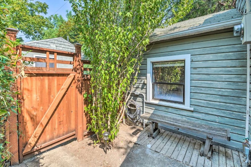 Building Photo - 675 Siskiyou Blvd