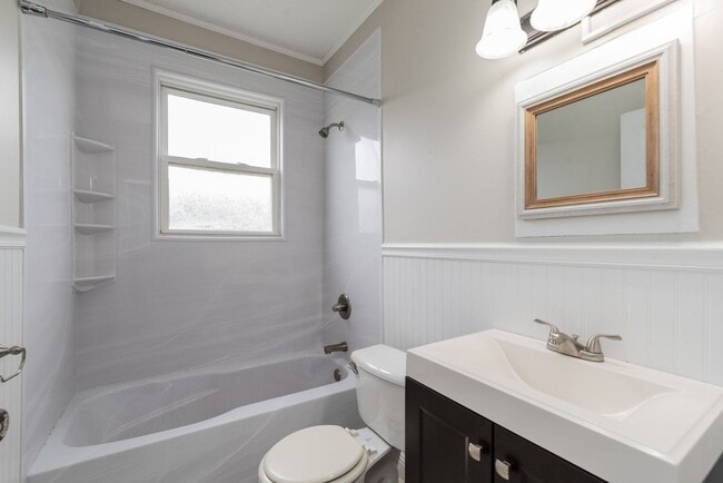 Building Photo - Spacious 2 Bedroom Cottage w/ Granite & Ha...