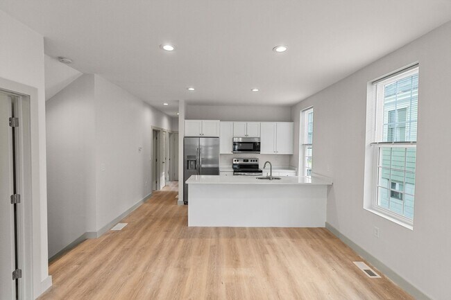 Building Photo - 39-41 August St.