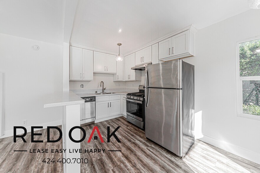 Building Photo - 641 N Serrano Ave