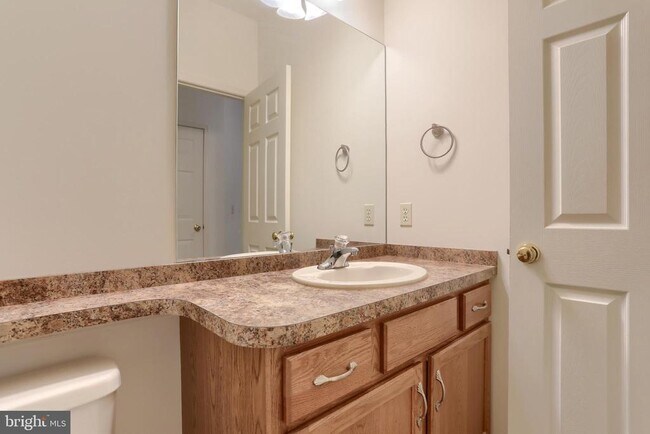 Building Photo - 712 Creekside Dr