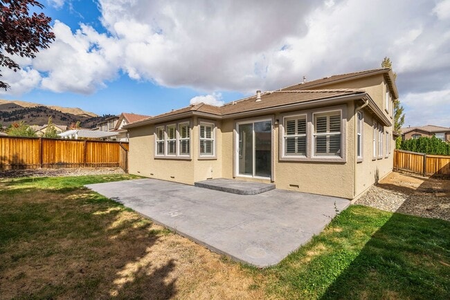 Building Photo - 4 Bedroom Home with Loft & Mountain Views ...